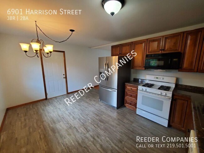 Building Photo - Spacious 3 bed 1,75 bath with HUGE basement