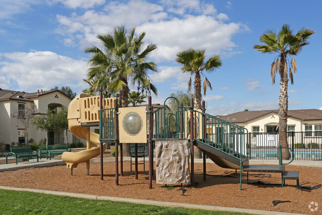 Building Photo - Crossings at Madera