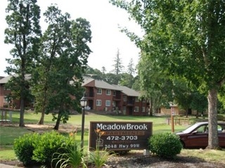 Foto principal - MeadowBrook Apartments