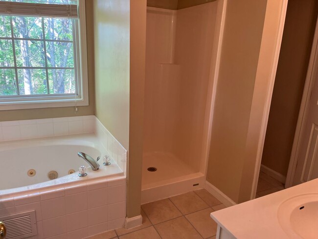 Foto del edificio - 313 Hillcrest Ln
