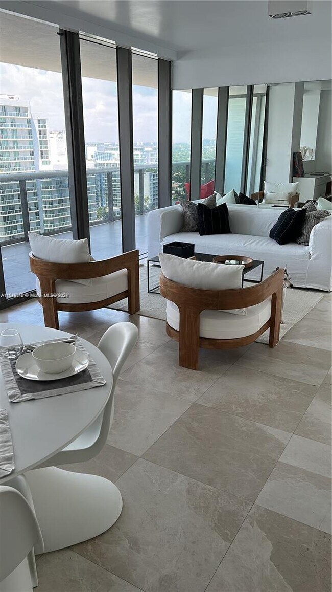 Building Photo - 5875 Collins Ave