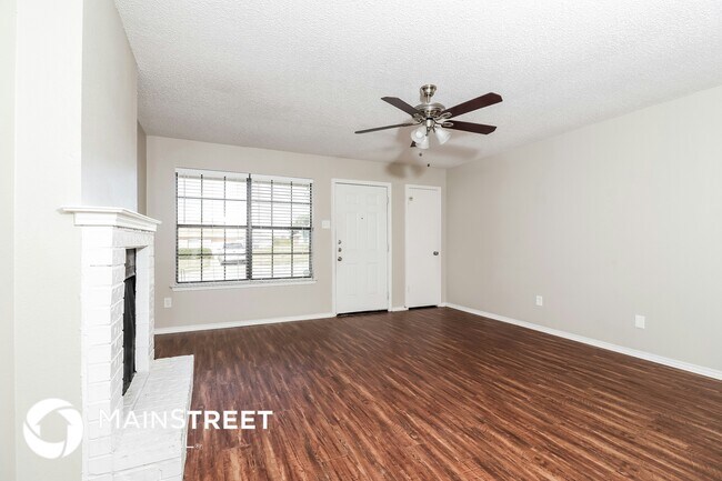 Building Photo - 2942 Mesa View Dr