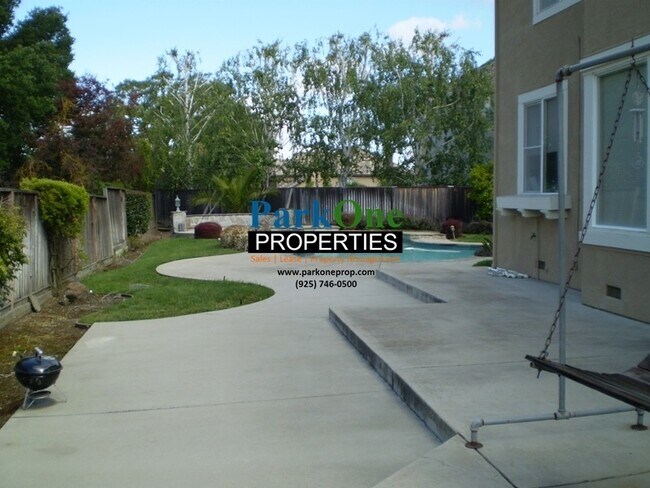 Foto del edificio - Large Danville Home with Pool