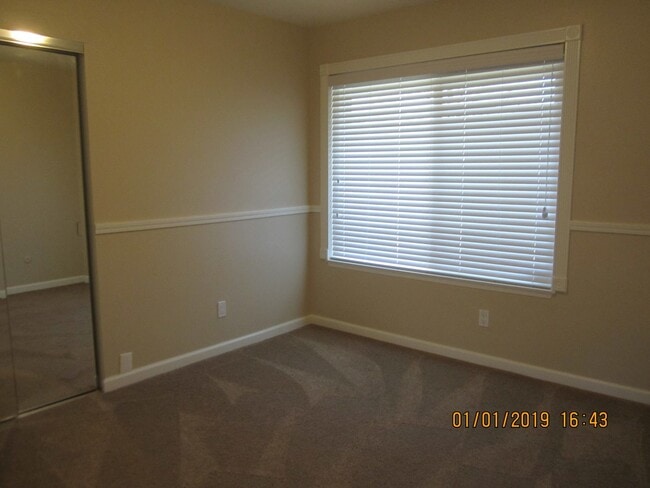 Building Photo - Immaculate 3 Bedroom With New Paint and Upgrades Throughout!