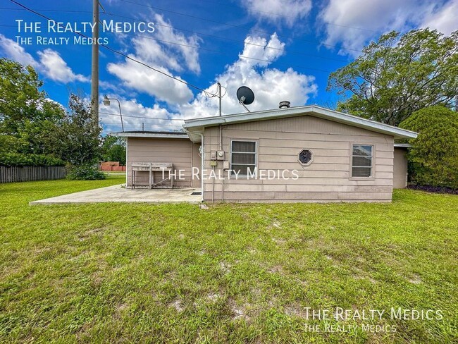 Building Photo - Cozy 2 BD/1 BA Home in Deltona!!