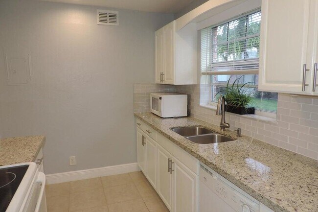 Foto del edificio - 2023 S Seacrest Blvd