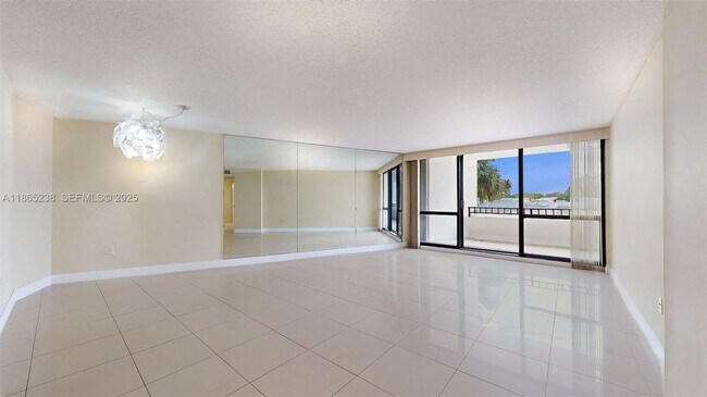 Building Photo - 13953 Kendale Lakes Cir