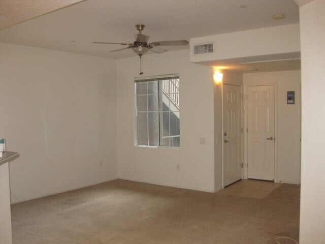 Foto del edificio - 6868 Sky Pointe Dr