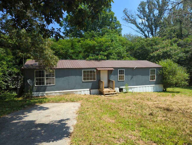 Building Photo - Rossville Home