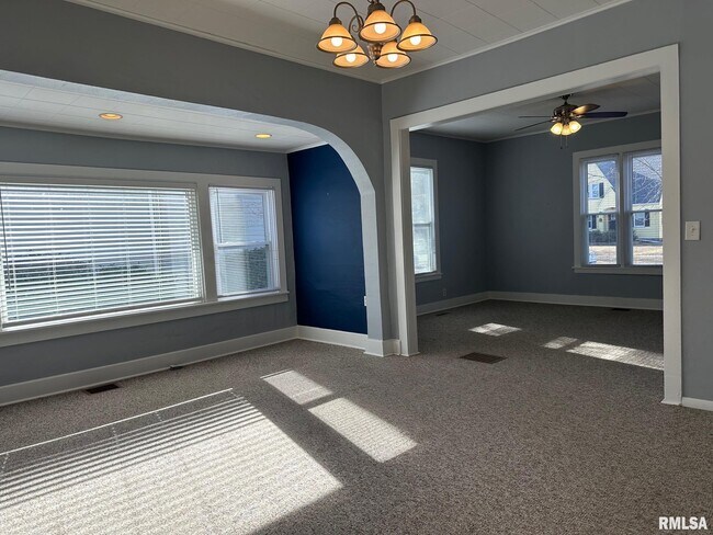 Foto del edificio - 146 N State St