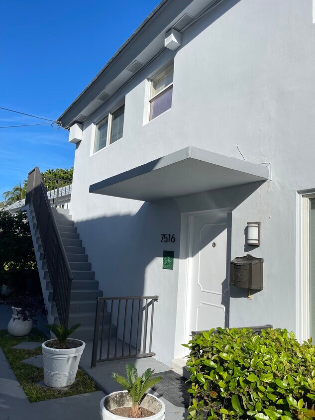 Building Photo - 7516 E Treasure Dr