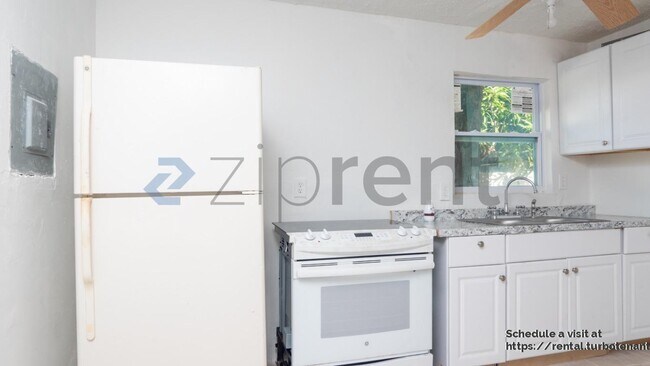 Building Photo - 2579 Angler Dr