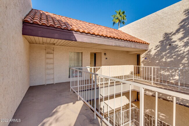 Building Photo - 11036 N 28th Dr