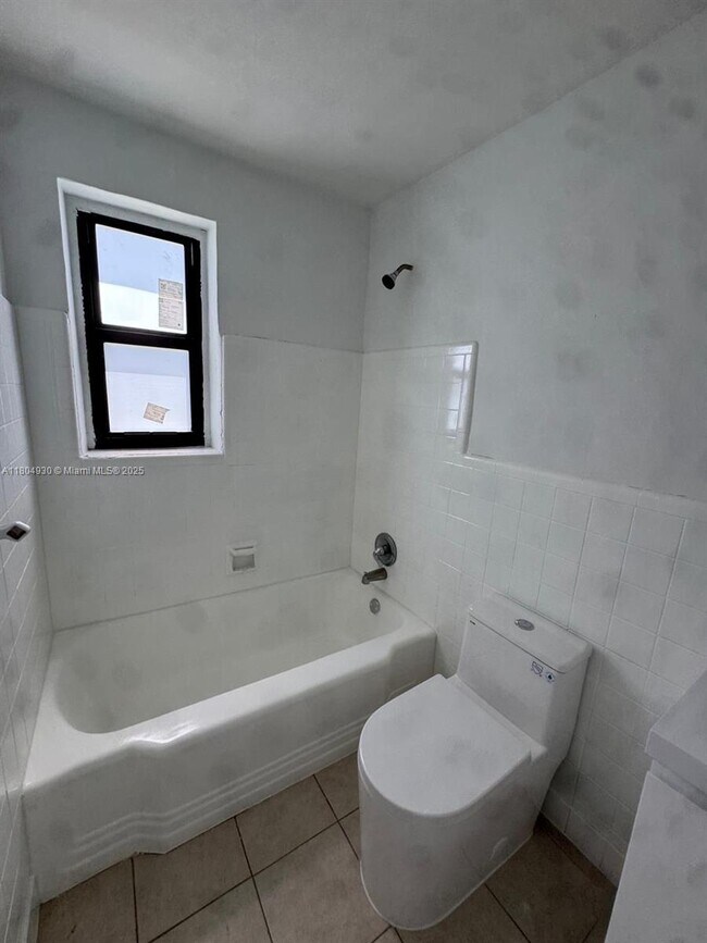 Foto del edificio - 505 NE 82nd St