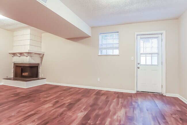 Building Photo - 5040 Ewell Ln