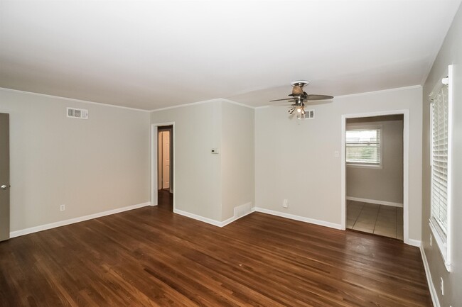 Building Photo - 1619 Hopewell Rd