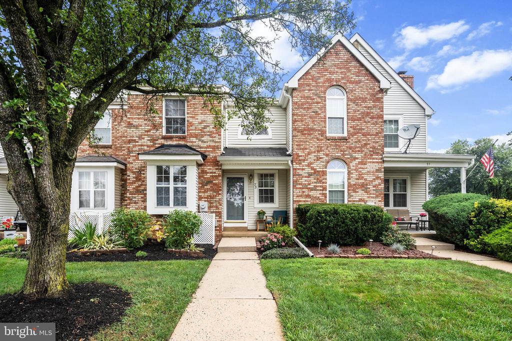 Primary Photo - 73 Crickhollow Ct