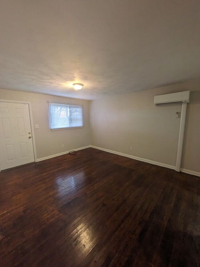Foto del edificio - 2BD/1BA Townhome In Hickory