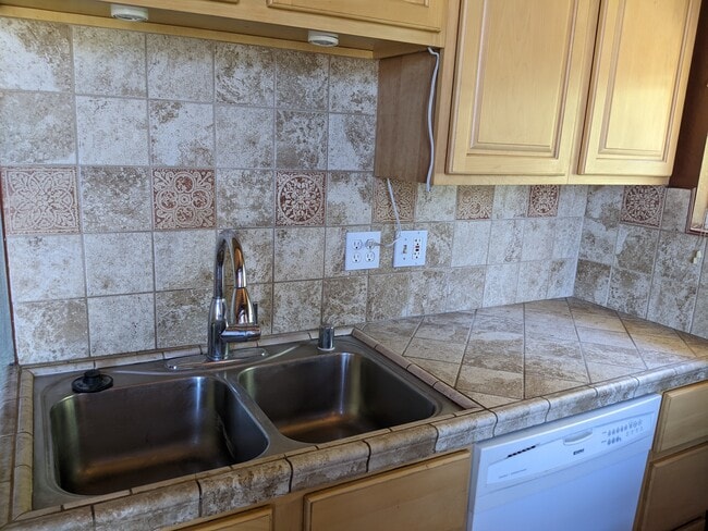 Building Photo - 24451 Willow Pass Dr