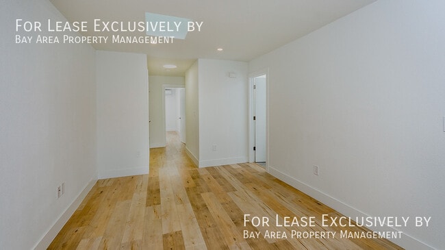 Building Photo - Exquisitely Modern, Updated 1 BR/1 BA unit...