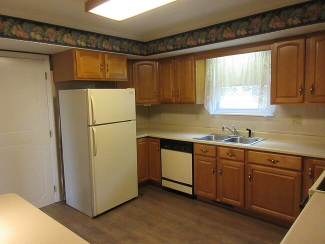 Building Photo - 65 Willowbrook Dr