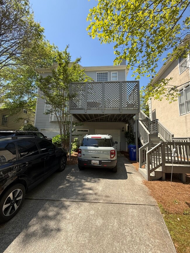 Building Photo - 2470 Vivian Cir
