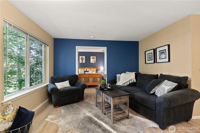 Building Photo - Charming 2-Bedroom Condo with Modern Touch...