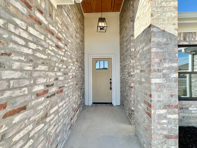 Foto del edificio - Viewable Now by Appointment Only!