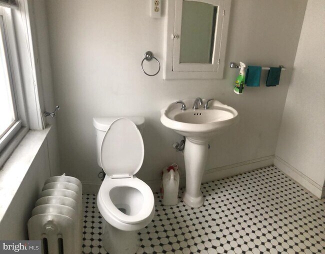 Foto del edificio - 5105 E Roosevelt Blvd