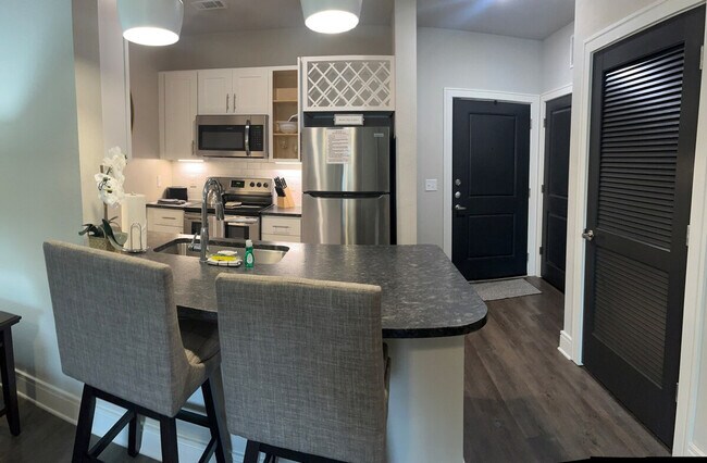 Foto del edificio - 8047 Wheeler Rd