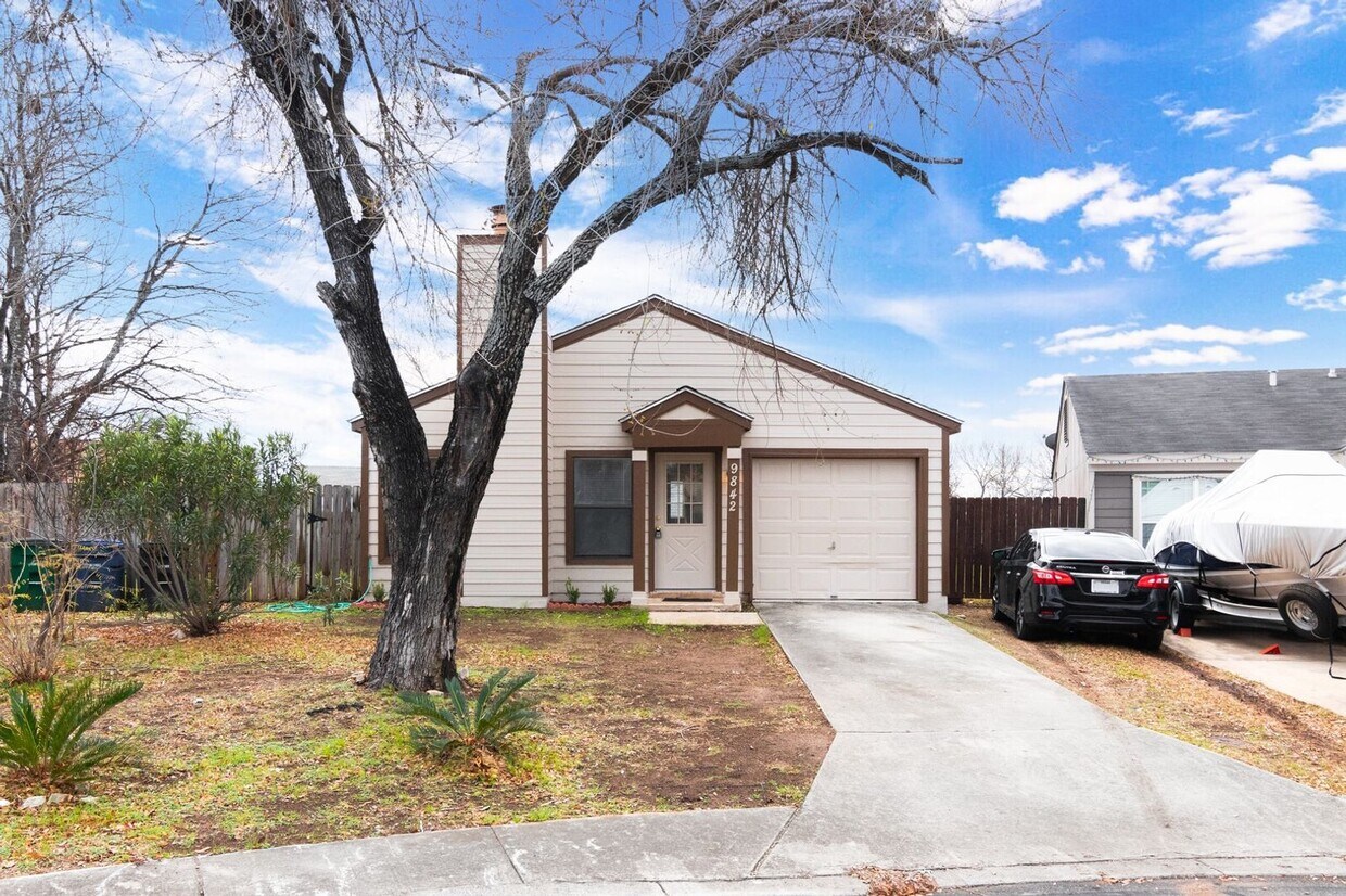Primary Photo - CUTE SMALL HOME 2/1/1