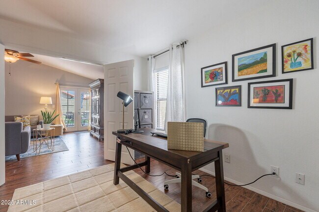 Foto del edificio - 8846 E Windrose Dr