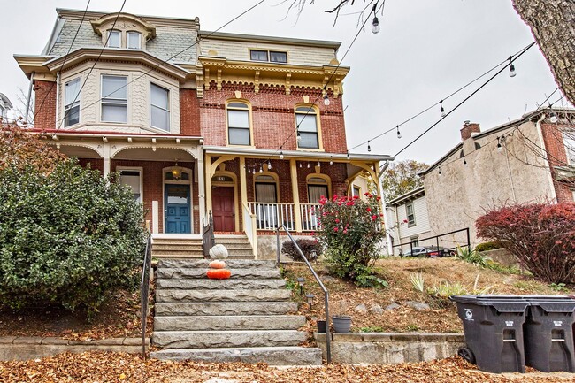 Photo - 811 N Van Buren St Apartment