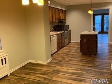 Foto del edificio - 537 Plainview Rd