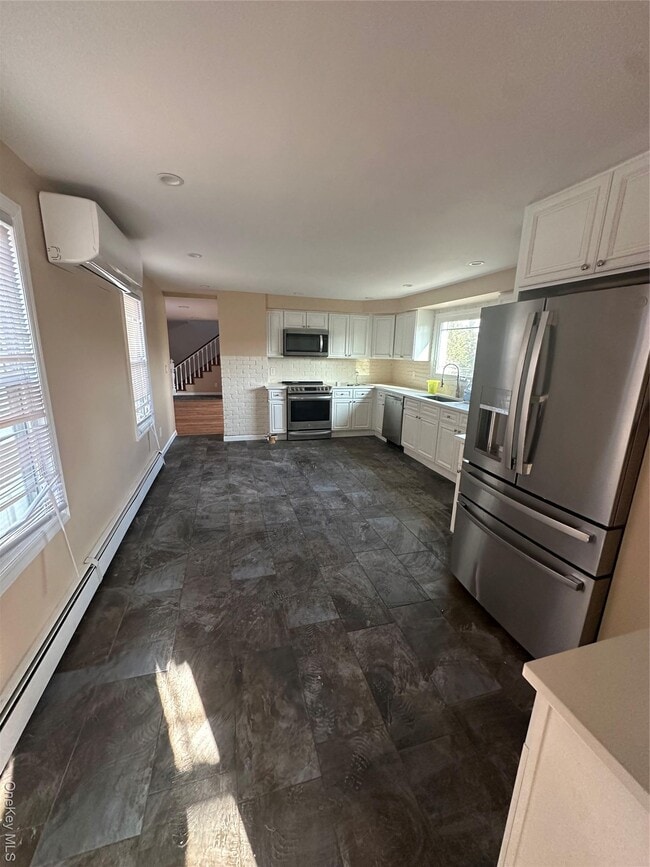 Building Photo - 290 Woodbury Rd