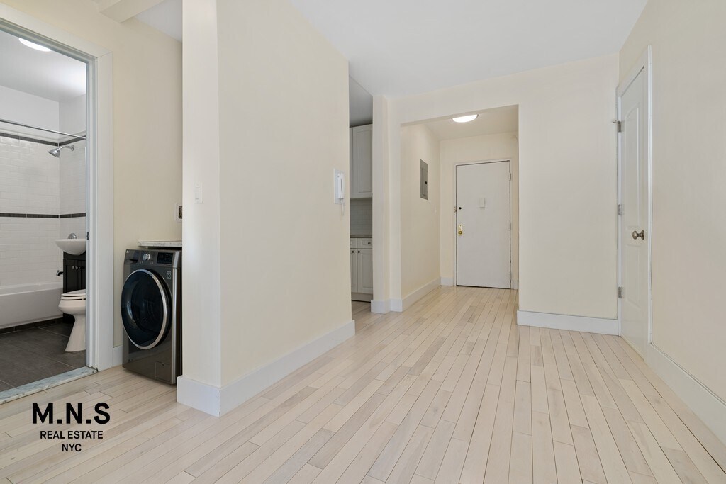 219 Brightwater Ct Unit E7, Brooklyn, NY 11235 Room for Rent in Brooklyn, NY
