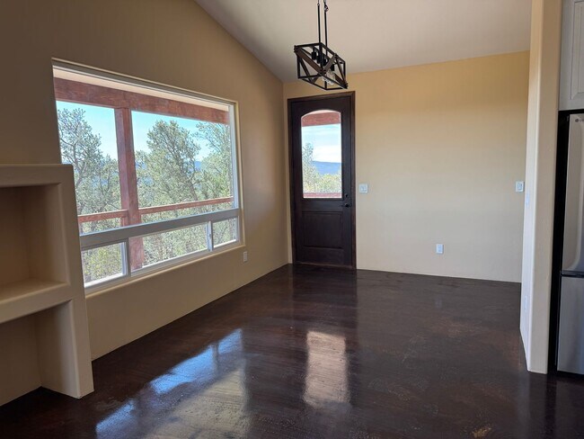 Foto del edificio - Brand new 3 bedroom, 2 bathroom home in Cedar Crest, NM