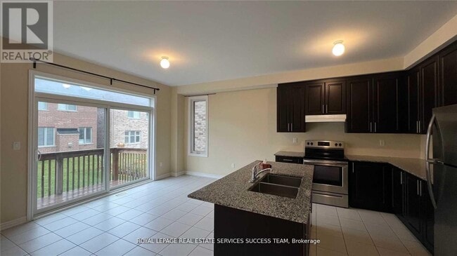 Building Photo - 1915 Douglas Langtree Dr