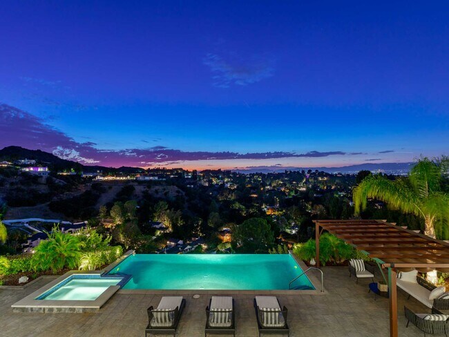 Building Photo - 16662 Diamante Dr