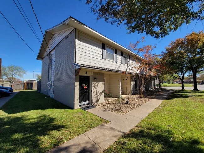 Building Photo - Cozy 2 Bedroom 1.5 Bath Condo for Lease