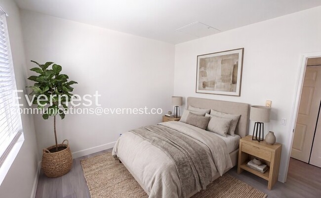 Building Photo - Modern Living Meets Ultimate Convenience with Pool! / 1 bed & 1 bath / Available Now!