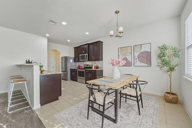 Foto del edificio - 13313 Harry S Truman Dr