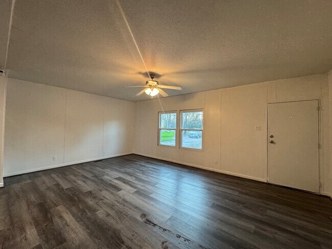 Building Photo - 22 Pine St