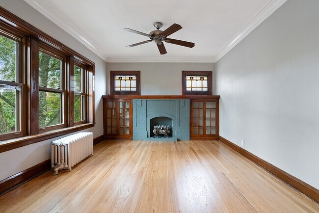 Building Photo - 3400 N Kildare Ave