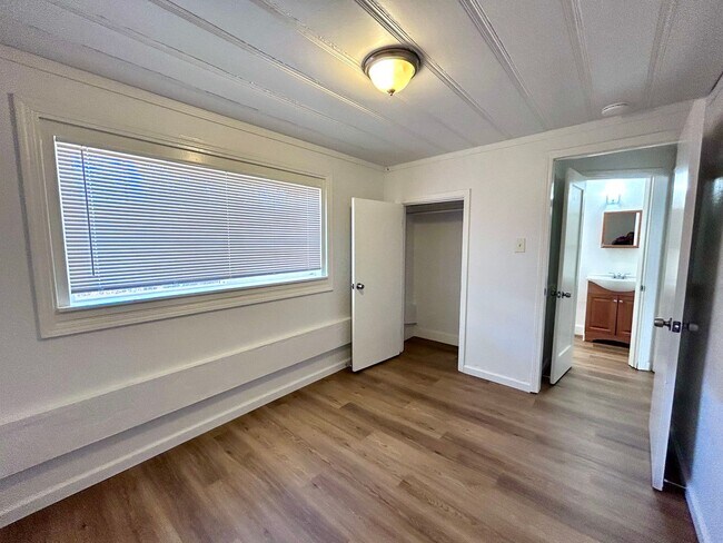 Foto del edificio - 1933 Los Robles Blvd