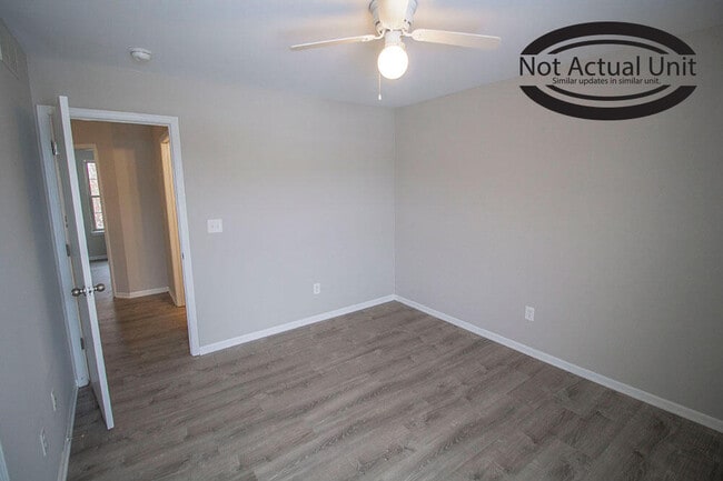 Building Photo - 1427 Greensboro Dr