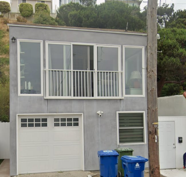 Building Photo - 336 Pershing Dr
