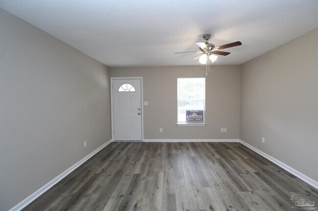 Foto del edificio - 6853 Roundup Ln