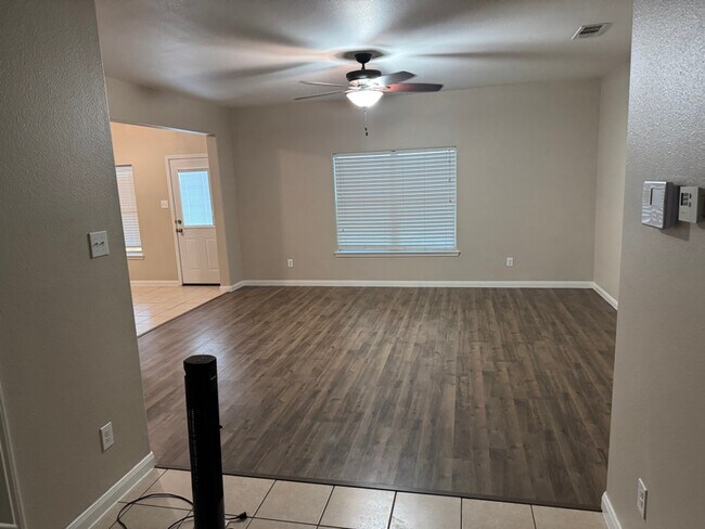 Building Photo - 504 Riverbed Dr