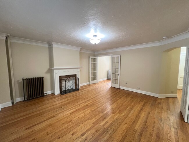 Building Photo - $500 OFF YOUR FIRST MONTH! Spacious studio...